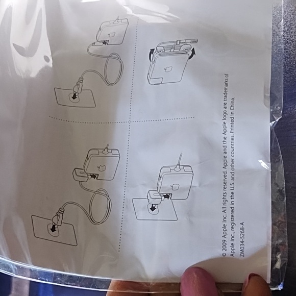 Apple 60w MagSafe Power Adapter - Picture 3 of 6